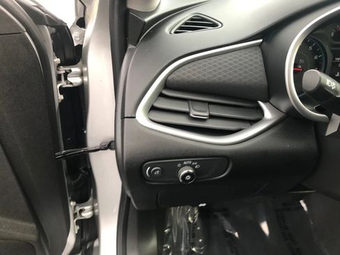 Used 2022 Chevrolet Malibu LS image 12