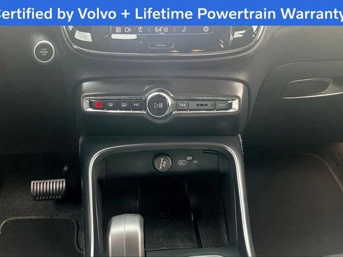 Certified 2025 Volvo XC40 B5 Core image 40