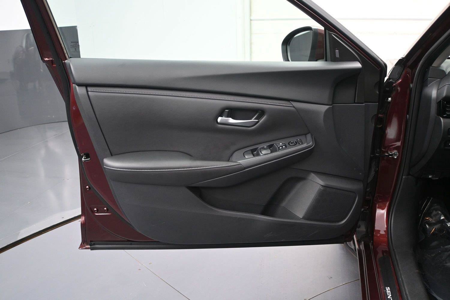Used 2024 Nissan Sentra SV FWD image 8