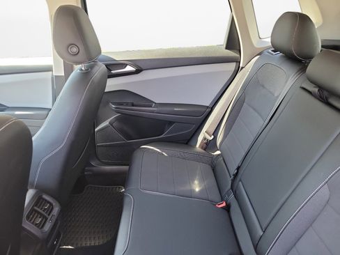 Certified 2022 Volkswagen Taos SE image 15