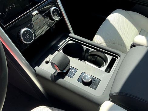 New 2025 Land Rover Discovery S image 7