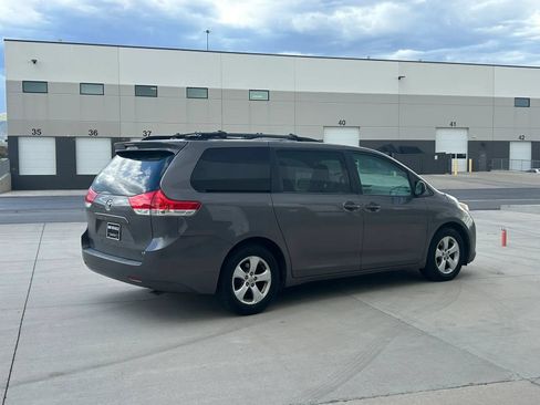 Used 2013 Toyota Sienna LE w/ Towing Pkg FWD image 5