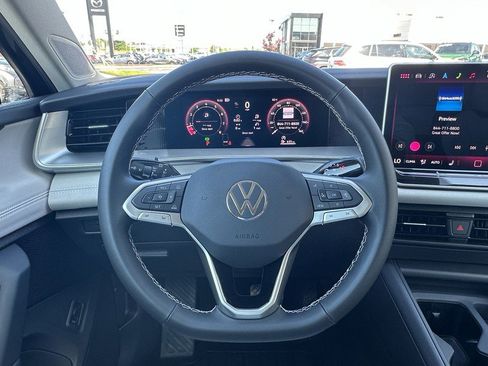 New 2025 Volkswagen Tiguan SE image 10