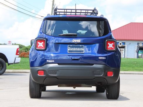 Used 2018 Jeep Renegade Latitude w/ UConnect 8.4 Nav Group FWD image 12