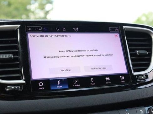Used 2022 Chrysler Pacifica Touring-L FWD image 13