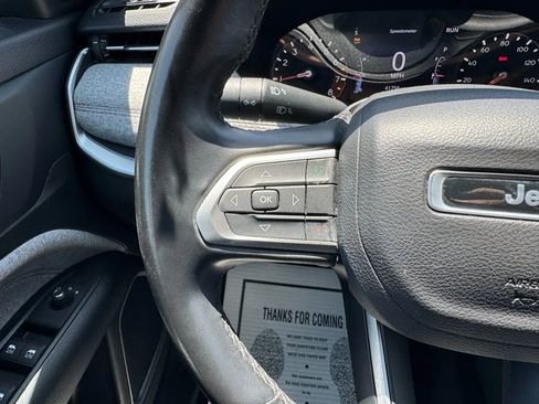 Used 2022 Jeep Compass Latitude image 23