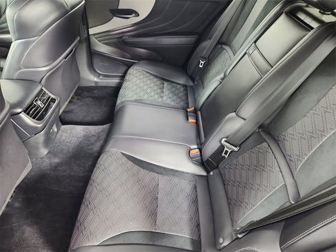 Used 2018 Lexus LS 500 F Sport image 12