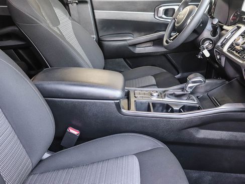 Used 2022 Kia Sorento LX AWD/4WD image 19