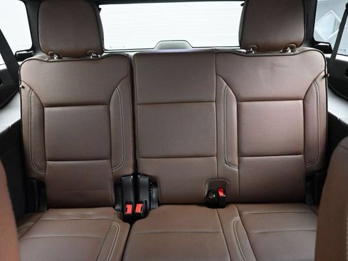 Used 2026 Chevrolet Suburban High Country AWD/4WD image 16