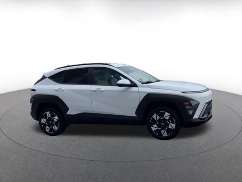 Used 2025 Hyundai Kona SEL image 2