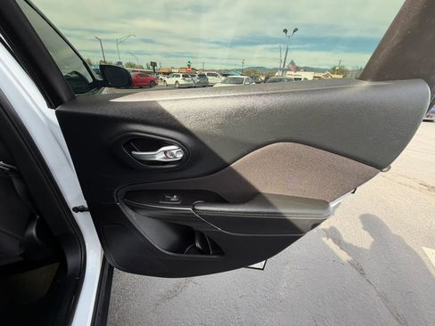 Used 2015 Jeep Cherokee Sport image 16