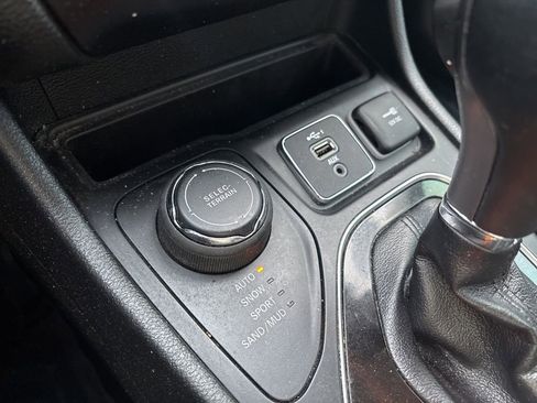 Used 2022 Jeep Cherokee Limited w/ Sun & Sound Group image 29