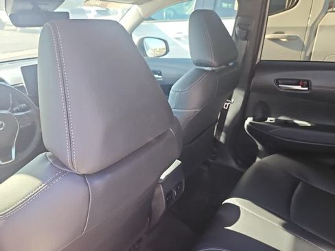 Used 2023 Toyota Corolla Cross XLE w/ Convenience Package FWD image 11