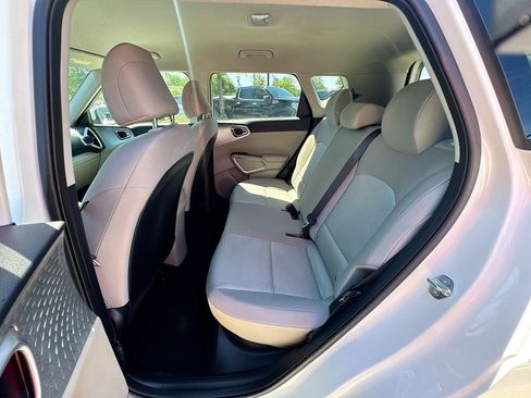 Used 2025 Kia Soul LX FWD image 29