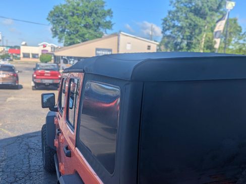 Used 2019 Jeep Wrangler Unlimited Sport S AWD/4WD image 12