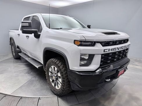 Used 2022 Chevrolet Silverado 2500 Custom w/ Custom Value Package image 3