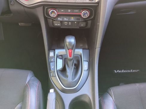 Used 2019 Hyundai Veloster 2.0 Premium image 18