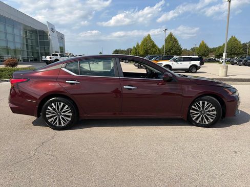 Used 2024 Nissan Altima 2.5 SV w/ SV Premium Package FWD image 8