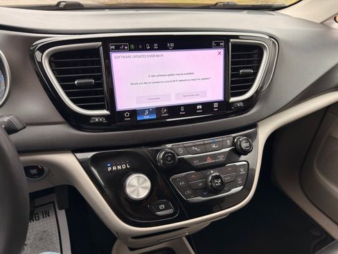 Used 2022 Chrysler Pacifica Touring-L image 35