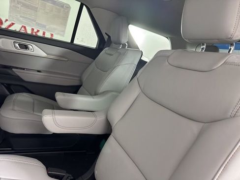 New 2025 Ford Explorer Active w/ Active Comfort Package image 19