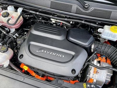 Used 2023 Chrysler Pacifica Limited image 32