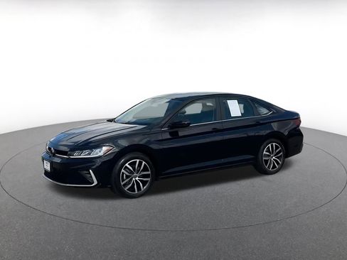 Used 2025 Volkswagen Jetta SE image 8