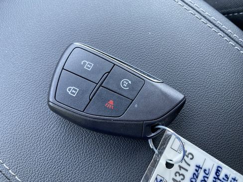 Used 2024 GMC Canyon Elevation w/ Convenience Package image 36