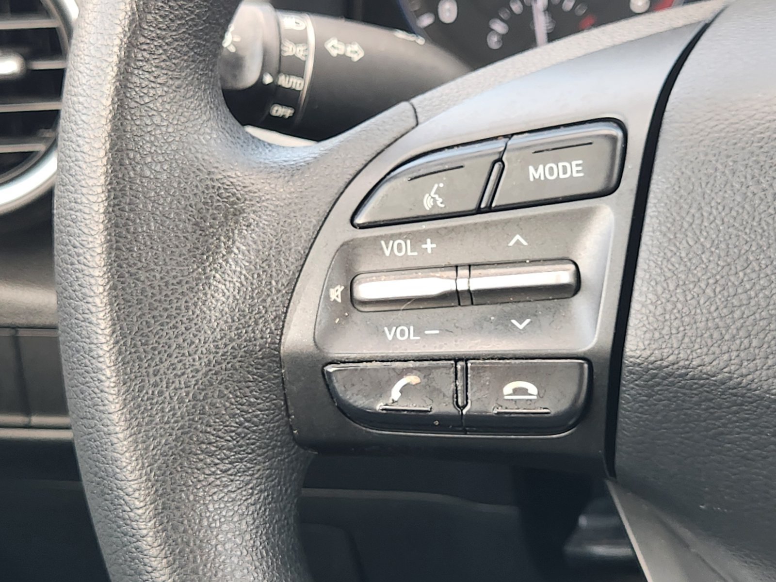 Used 2018 Hyundai Kona SE FWD image 29