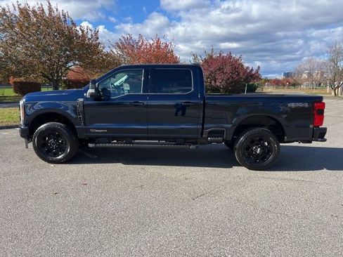 Used 2025 Ford F350 Lariat w/ Black Appearance Package image 5
