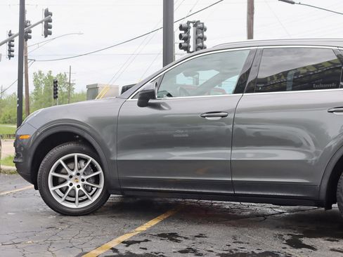 Used 2019 Porsche Cayenne AWD/4WD image 13