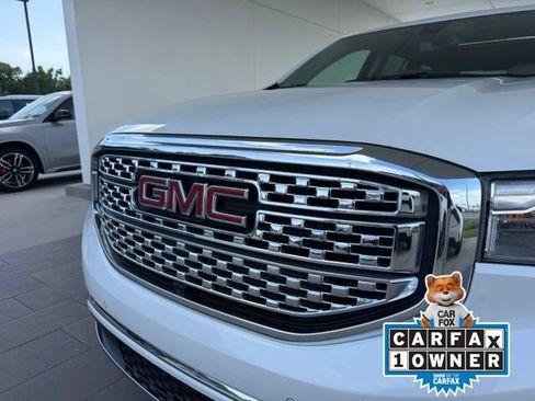 Used 2019 GMC Acadia Denali w/ Technology Package FWD image 2