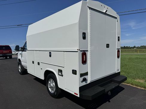 Used 2025 Ford E-350 and Econoline 350 Super Duty w/ Power Equipment Group RWD image 4