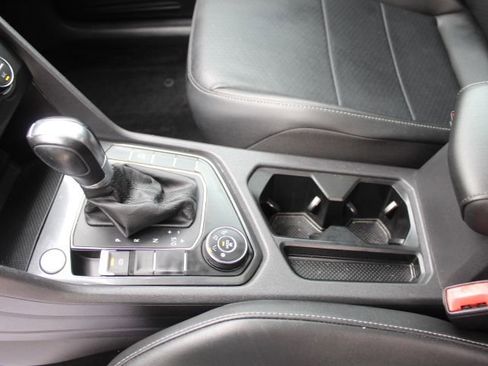Used 2019 Volkswagen Tiguan SE image 25