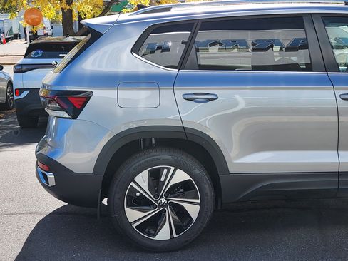 New 2025 Volkswagen Taos SE AWD/4WD image 6