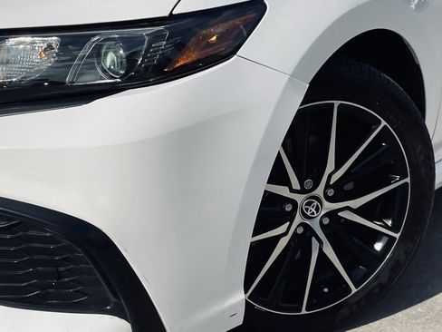 Used 2024 Toyota Camry SE image 8