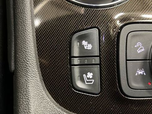 Used 2022 GMC Acadia AT4 w/ Technology Package AWD/4WD image 32