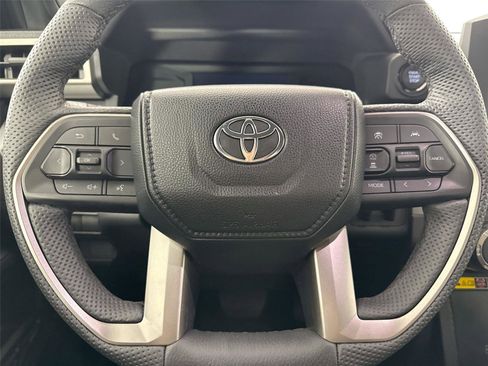 Certified 2024 Toyota Tacoma SR5 AWD/4WD image 17