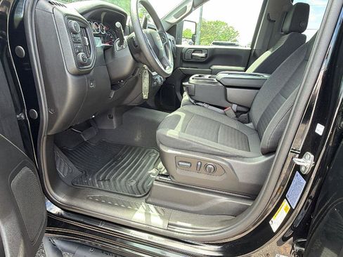 Used 2022 Chevrolet Silverado 2500 Custom w/ Custom Value Package AWD/4WD image 13