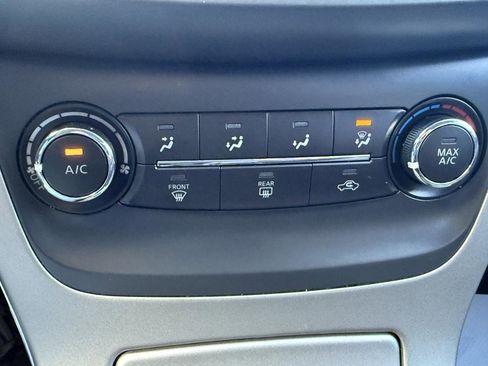 Used 2015 Nissan Sentra SV image 9