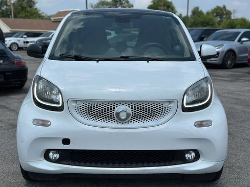 Used 2016 smart fortwo pure RWD image 3
