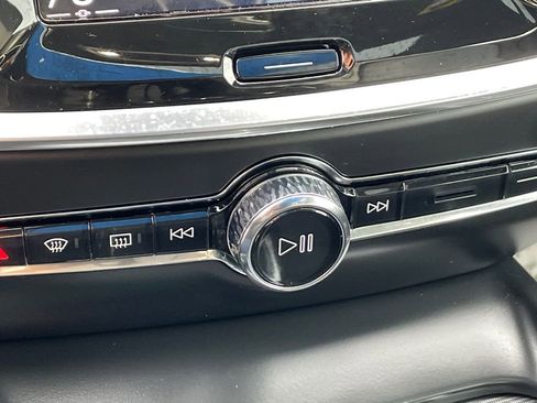 Used 2020 Volvo S60 T6 R-Design image 39