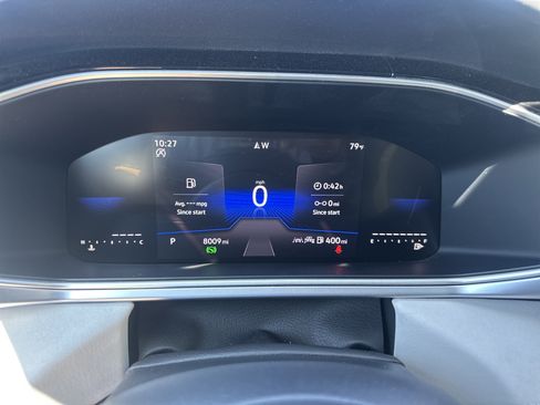 Used 2025 Volkswagen Taos SE w/ Panoramic Sunroof Package FWD image 16