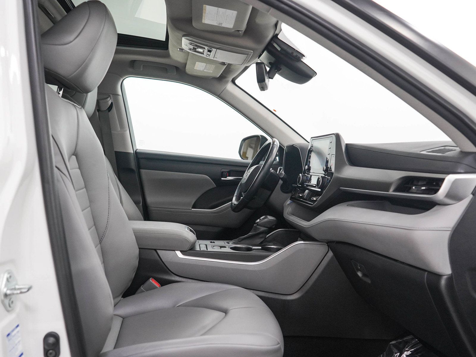 Used 2021 Toyota Highlander XLE AWD/4WD image 13