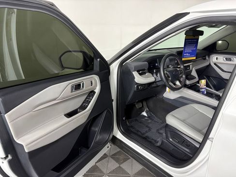 Certified 2025 Ford Explorer Active w/ Active Comfort Package AWD/4WD image 11
