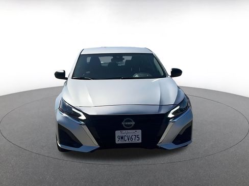 Used 2024 Nissan Altima 2.5 SV image 4