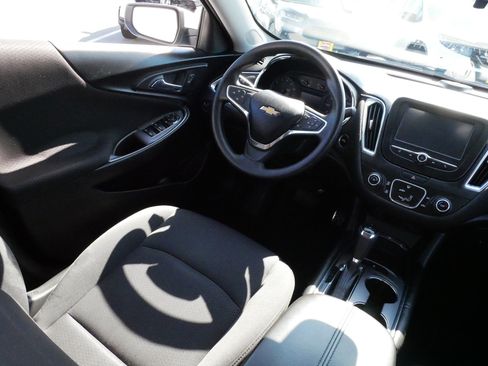 Used 2018 Chevrolet Malibu LT FWD image 9