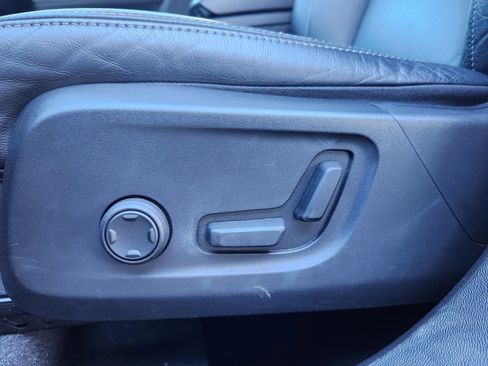 Used 2023 Volvo XC40 B4 Ultimate image 10