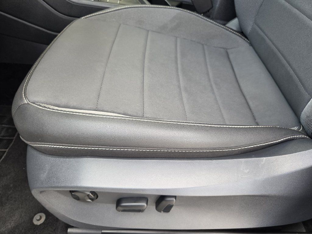 Used 2024 Volkswagen Taos SE FWD image 19
