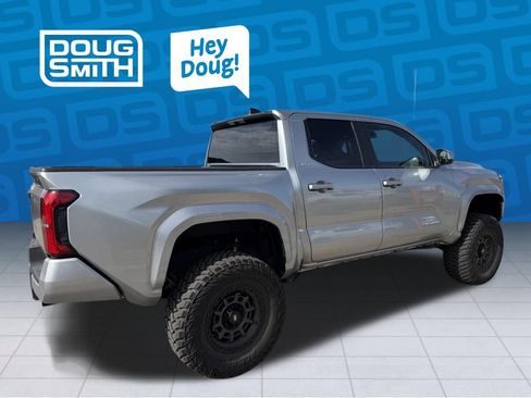 Used 2025 Toyota Tacoma SR5 AWD/4WD image 4