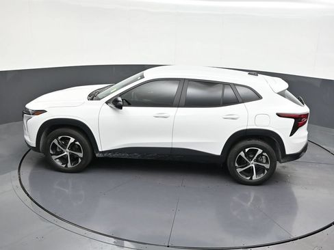 Used 2024 Chevrolet Trax RS FWD image 18